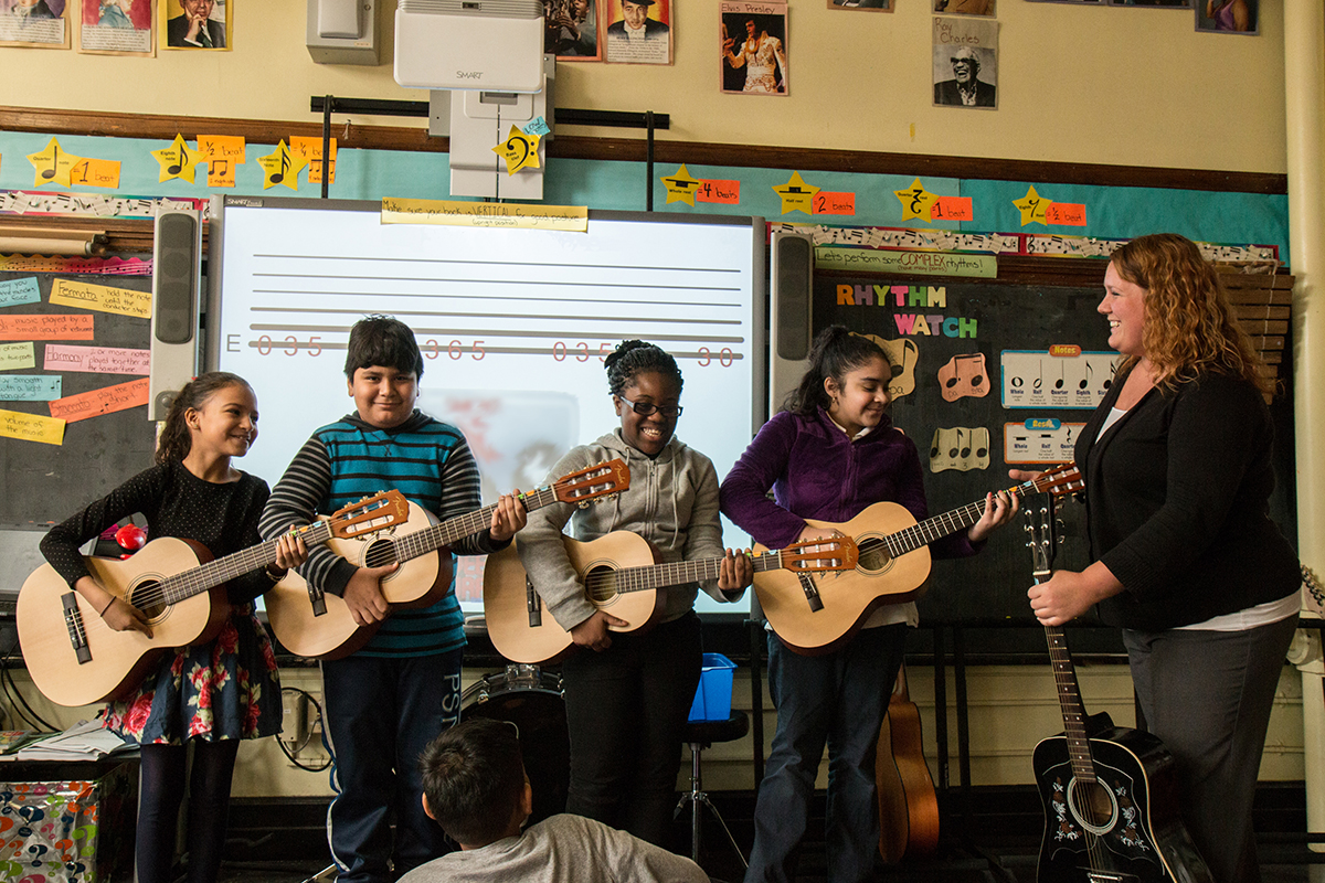 education through music, photo by anna yatskevich guitar class